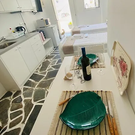 Sing And Blossom * Mykonos Town