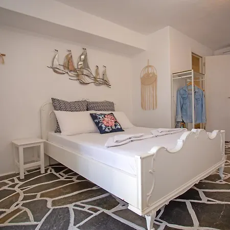 Sing And Blossom Mykonos Town