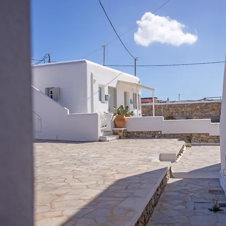 Sing And Blossom * Mykonos Town